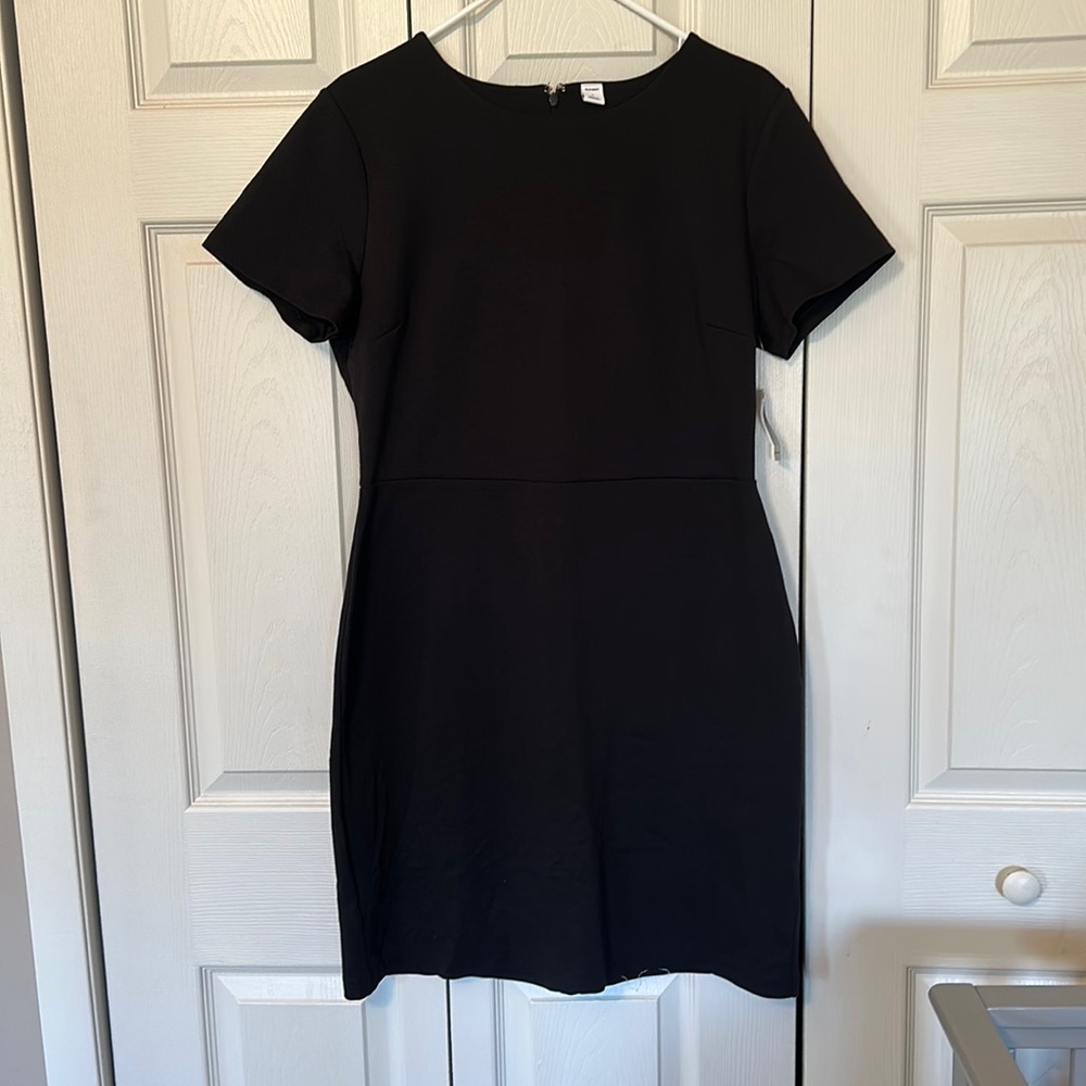 Old Navy woman’s dress, black size large.